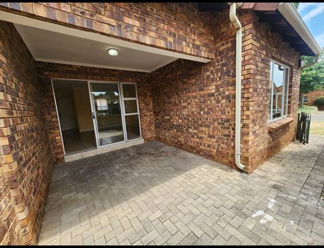 2 BEDROOM TOWNHOUSE FOR SALE IN ALLEN'S NEK